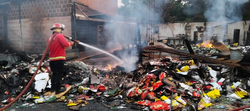 controlaron-un-principio-de-incendio-en-un-galpon-en-posadas:-no-hubo-heridos