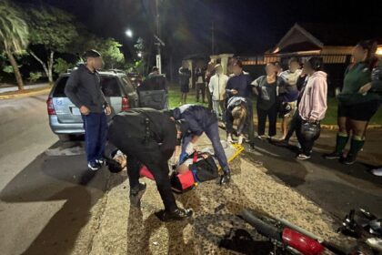 choque-entre-auto-y-moto-en-posadas:-dos-jovenes-fueron-hospitalizados