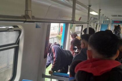 una-formacion-del-ferrocarril-sarmiento-embistio-una-camioneta-en-ciudadela