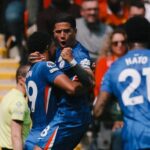 video-|-enzo-fernandez-froto-la-lampara:-golazo-de-tiro-libre-para-el-empate-del-chelsea-ante-liverpool