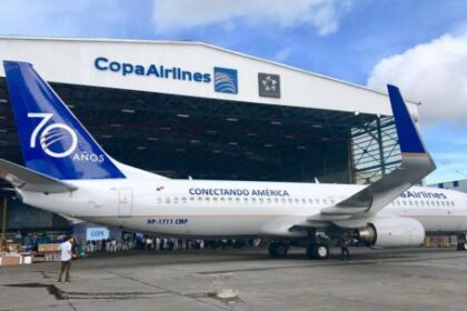 sexo-en-pleno-vuelo:-demoraron-a-una-pareja-que-estaba-semidesnuda-en-un-avion-que-habia-llegado-a-rosario