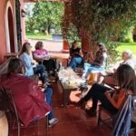 turismo-cultural-para-+40:-lanzan-un-programa-que-combina-viajes,-mentorias-y-escritura-de-libros