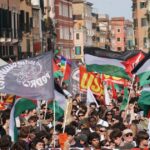 la-bienal-de-venecia-abre-al-publico-con-protestas-y-debates-sobre-el-arte-y-la-politica