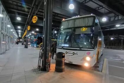 se-profundiza-la-crisis-del-transporte-en-las-provincias:-aumentos-de-boletos,-suspensiones-y-salarios-en-cuotas