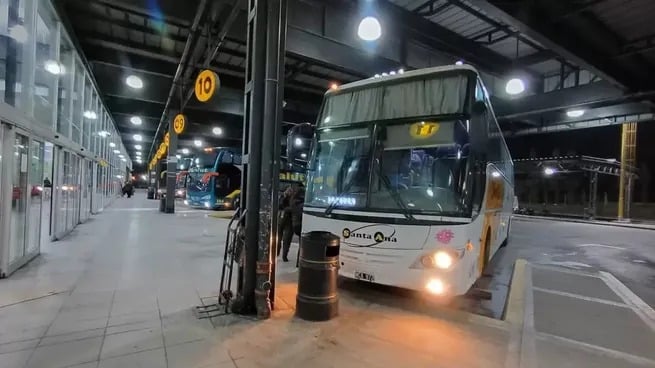 se-profundiza-la-crisis-del-transporte-en-las-provincias:-aumentos-de-boletos,-suspensiones-y-salarios-en-cuotas