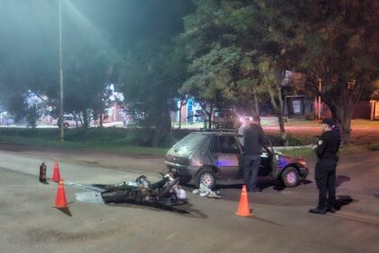 dos-mujeres-resultaron-lesionadas-en-un-choque-entre-un-automovil-y-una-moto-en-jardin-america