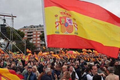 mas-de-2,4-millones-de-personas-han-pedido-la-nacionalidad-espanola-por-la-ley-de-memoria-democratica:-argentina-lidera-las-solicitudes
