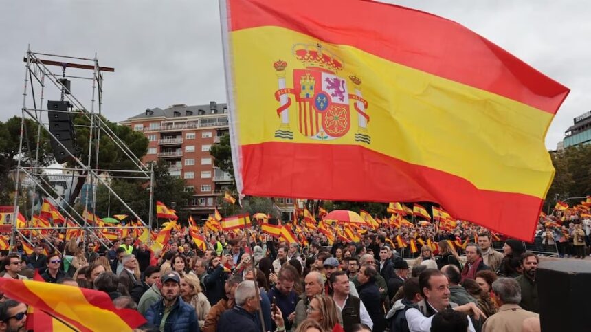 mas-de-2,4-millones-de-personas-han-pedido-la-nacionalidad-espanola-por-la-ley-de-memoria-democratica:-argentina-lidera-las-solicitudes