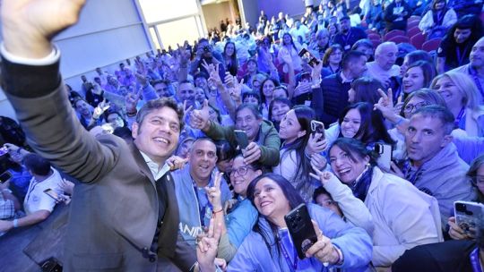agenda-gremial,-criticas-a-milei-y-cautela-politica:-kicillof-paso-por-cordoba-sin-incomodar-a-llaryora