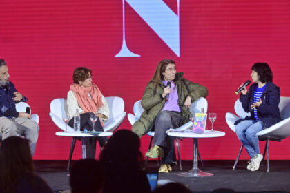 autores-e-historiadores-debatieron-en-el-espacio-clarin-n-como-contarles-la-dictadura-a-los-chicos