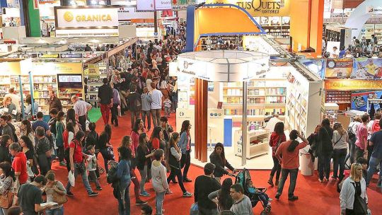 feria-del-libro:-record-de-publico-pero-ventas-dispares-entre-las-editoriales-grandes-y-chicas