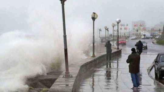 feroz-temporal-en-la-costa-bonaerense:-evacuaciones,-cortes-de-luz-y-alertas