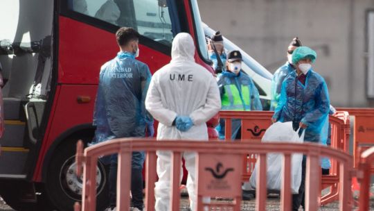hantavirus:-los-pasajeros-del-crucero-mv-hondius-fina-desembarcar-en-canarias