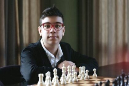 el-prodigio-argentino-faustino-oro-se-une-a-la-elite-del-ajedrez-como-gran-maestro-con-solo-12-anos