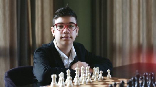 el-prodigio-argentino-faustino-oro-se-une-a-la-elite-del-ajedrez-como-gran-maestro-con-solo-12-anos