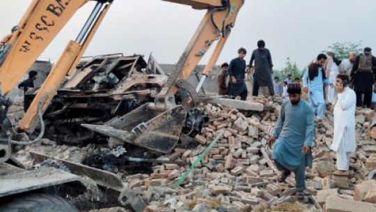 atentado-con-coche-bomba-en-pakistan:-12-muertos-y-cinco-heridos