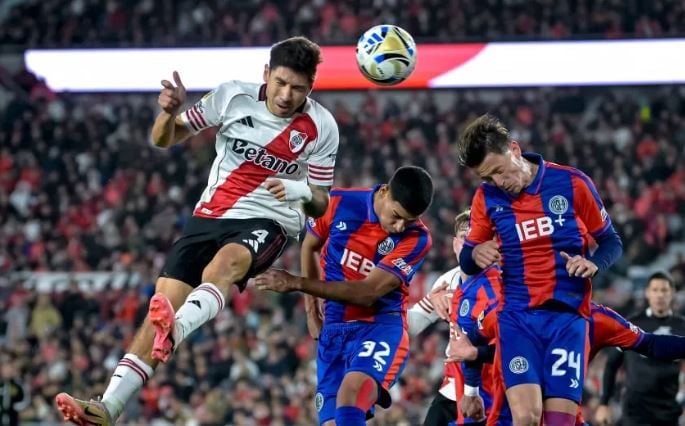 river-plate-y-san-lorenzo-se-miden-por-los-octavos-del-torneo-apertura:-hora,-tv-y-formaciones