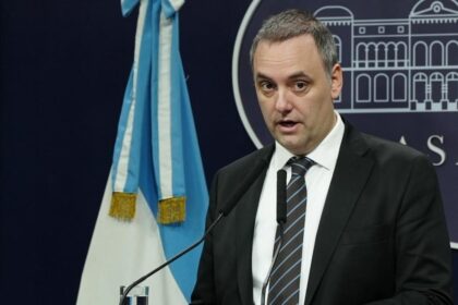 adorni-divide-al-gobierno-y-aumenta-la-presion-interna-para-que-deje-su-cargo