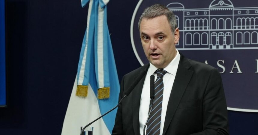 adorni-divide-al-gobierno-y-aumenta-la-presion-interna-para-que-deje-su-cargo