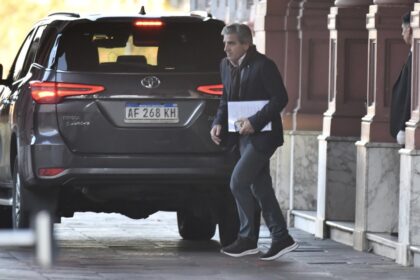 con-un-ojo-en-el-riesgo-politico,-wall-street-confia-que-caputo-conseguira-fondos-para-el-pago-de-la-deuda
