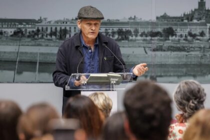 de-actor-a-critico-literario:-viggo-mortensen-presento-la-poesia-completa-de-kevin-power