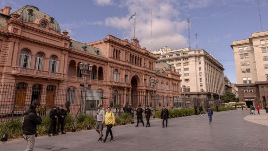 argentina’s-fitch-upgrade-seen-opening-narrow-window-for-debt-sale