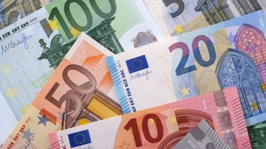 a-cuanto-cerro-el-euro-blue-hoy,-lunes-11-de-mayo