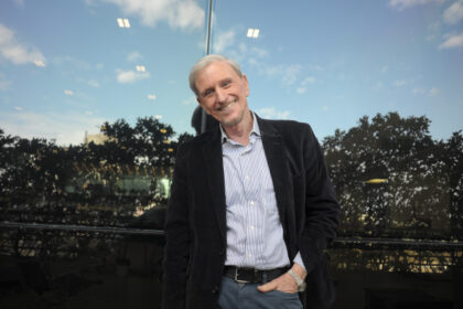 del-espejo-que-se-rompe-a-la-cana-con-ruda,-charlie-lopez-explica-por-que-creemos-lo-que-creemos