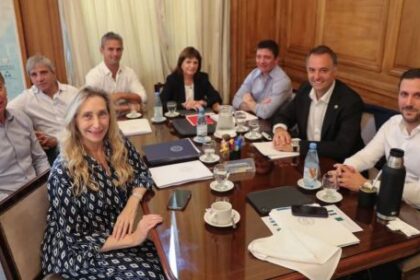 la-mesa-politica-vuelve-a-reunirse:-el-desgaste-por-escandalo-de-adorni-y-la-necesidad-de-retomar-la-iniciativa