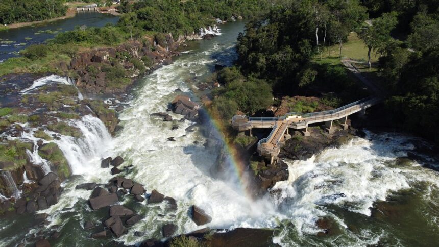 con-las-firmas-de-adorni-y-caputo,-el-gobierno-nacional-recorto-fondos-destinados-a-la-conservacion-de-cataratas-y-otros-parques-nacionales