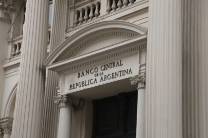 argentina’s-country-risk-drops-below-500-points-for-first-time-since-january