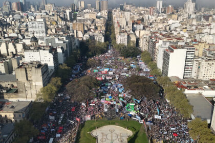 cuarta-marcha-universitaria-contra-la-gestion-milei:-renovada-presion-contra-el-ajuste-y-amplio-respaldo-de-la-oposicion