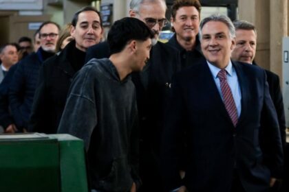 en-medio-del-conflicto-por-la-educacion,-el-gobernador-llaryora-se-diferencio-de-nacion-y-anuncio-mas-fondos