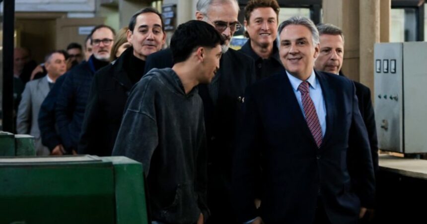 en-medio-del-conflicto-por-la-educacion,-el-gobernador-llaryora-se-diferencio-de-nacion-y-anuncio-mas-fondos