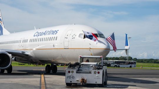 escandalo-sexual-en-un-avion:-que-delito-cometio-la-pareja-detenida-y-cual-es-la-pena-que-les-podria-tocar