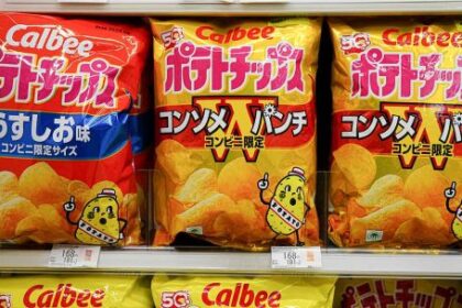 la-guerra-con-iran-llega-a-las-gondolas-japonesas-y-deja-sin-color-a-las-bolsas-de-papas-fritas