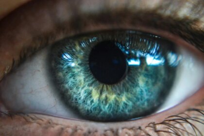 el-experimento-de-worldcoin-que-vende-tu-identidad:-¿cual-es-el-verdadero-riesgo-de-entregar-tu-iris-por-dinero?