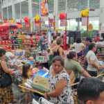 como-queda-argentina-en-el-ranking-mundial-de-precios-de-alimentos,-ropa,-zapatillas-y-electronica-con-la-baja-del-dolar