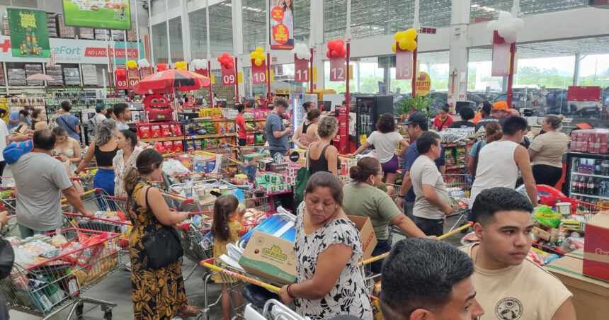 como-queda-argentina-en-el-ranking-mundial-de-precios-de-alimentos,-ropa,-zapatillas-y-electronica-con-la-baja-del-dolar