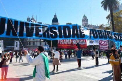 en-vivo:-marcha-universitaria-hacia-plaza-de-mayo