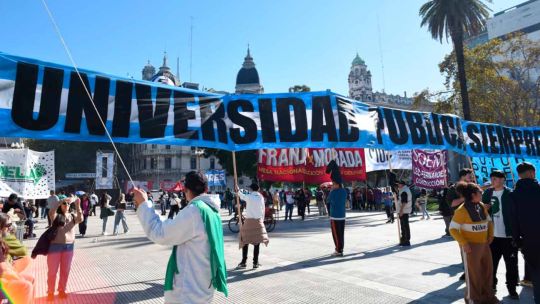 en-vivo:-marcha-universitaria-hacia-plaza-de-mayo