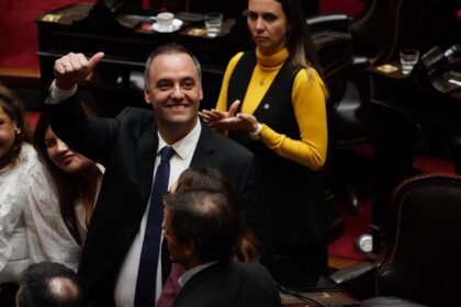 con-la-oposicion-dividida,-manuel-adorni-zafaria-de-la-interpelacion-en-diputados-y-el-gobierno-respira