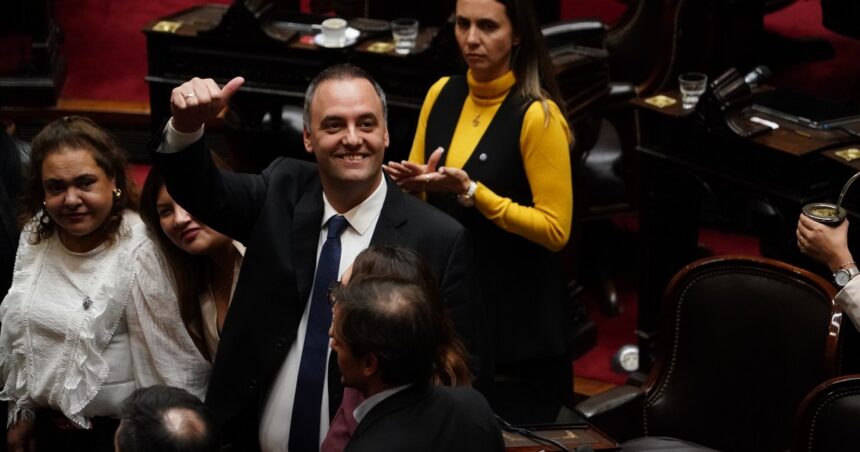 con-la-oposicion-dividida,-manuel-adorni-zafaria-de-la-interpelacion-en-diputados-y-el-gobierno-respira