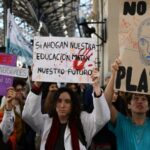 galeria-de-fotos:-la-marcha-universitaria-llega-a-plaza-de-mayo-y-se-extiende-por-todo-el-pais