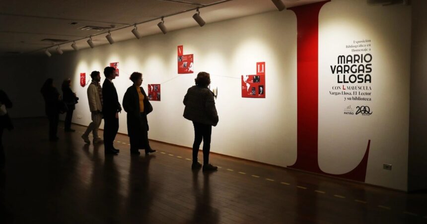 bolivia-inaugura-una-muestra-sobre-vargas-llosa-lector-con-su-biblioteca-y-objetos-ineditos