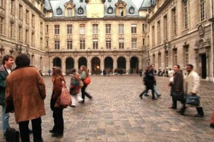 protestas-en-francia-contra-el-aumento-de-matriculas-universitarias-a-estudiantes-extranjeros