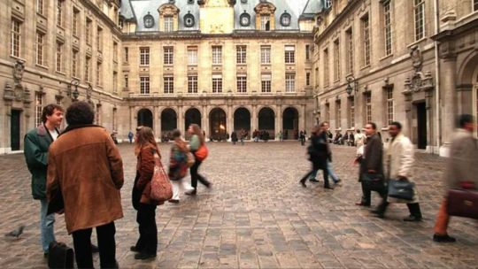 protestas-en-francia-contra-el-aumento-de-matriculas-universitarias-a-estudiantes-extranjeros