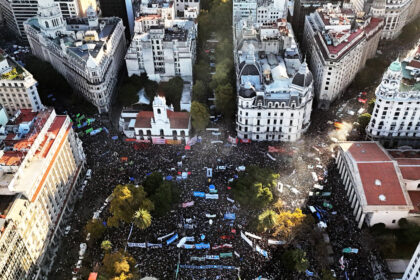 otra-masiva-marcha-universitaria-contra-el-gobierno-para-que-cumpla-la-ley-de-financiamiento