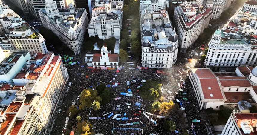 otra-masiva-marcha-universitaria-contra-el-gobierno-para-que-cumpla-la-ley-de-financiamiento