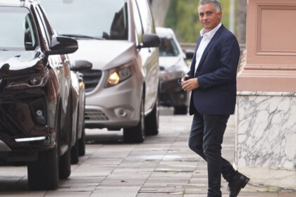 nuevo-avance-de-karina-milei-en-su-pelea-con-santiago-caputo:-ubico-a-sebastian-pareja-al-frente-de-la-bicameral-que-controla-a-la-side
